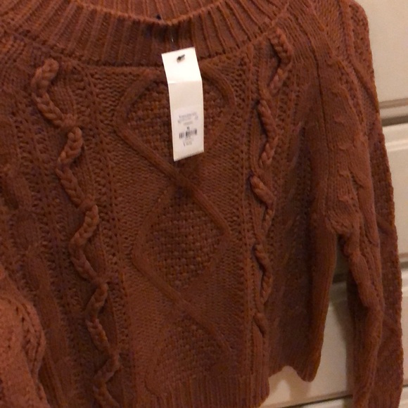 Cropped cable knit sweater - Picture 2 of 2